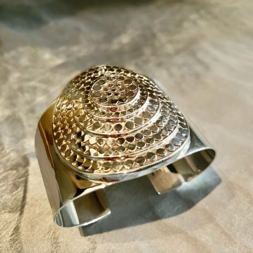 ⭐️Host Pick⭐️RARE ANNA BECK RETIRED CUFF